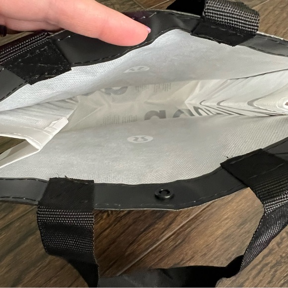 NWT Lululemon reusable bag - Picture 4 of 6